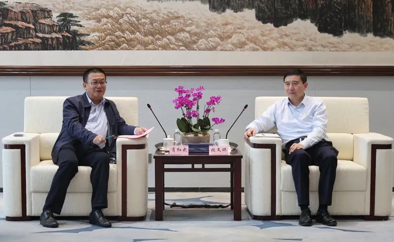 ��������Ҋ���F��ʮ���ּ��F�hί��ӛ�������LФ�t��һ��