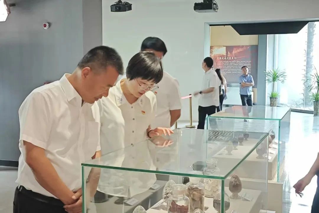 高溫熔爐煉精鋼 警示教育鑄廉心—龍鋼集團2025年警示教育活動側記 高溫熔爐煉精鋼 警示教育鑄廉心—龍鋼集團2025年警示教育活動側記