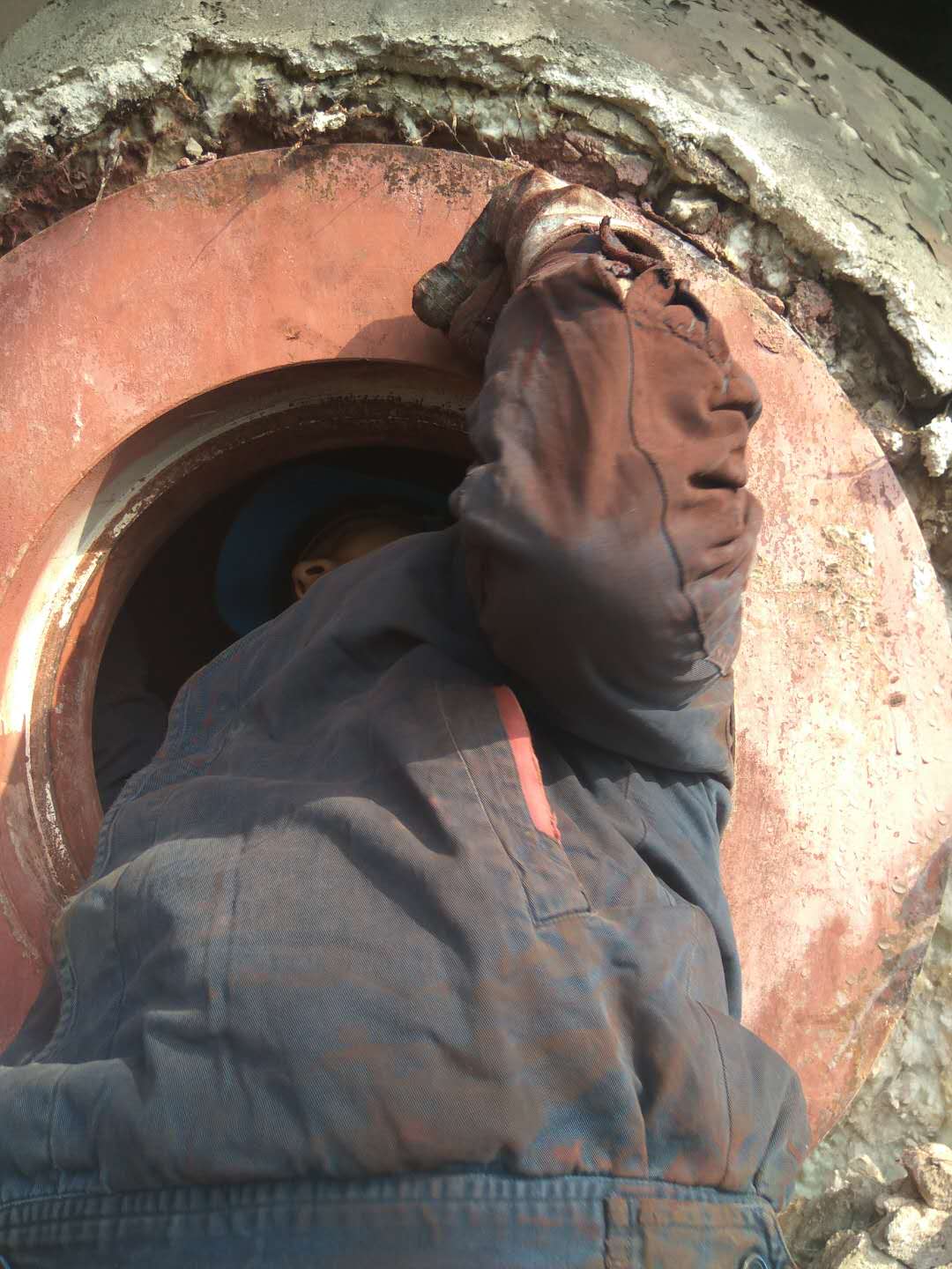 奮戰(zhàn)在檢修中的身影---記華富檢修場景