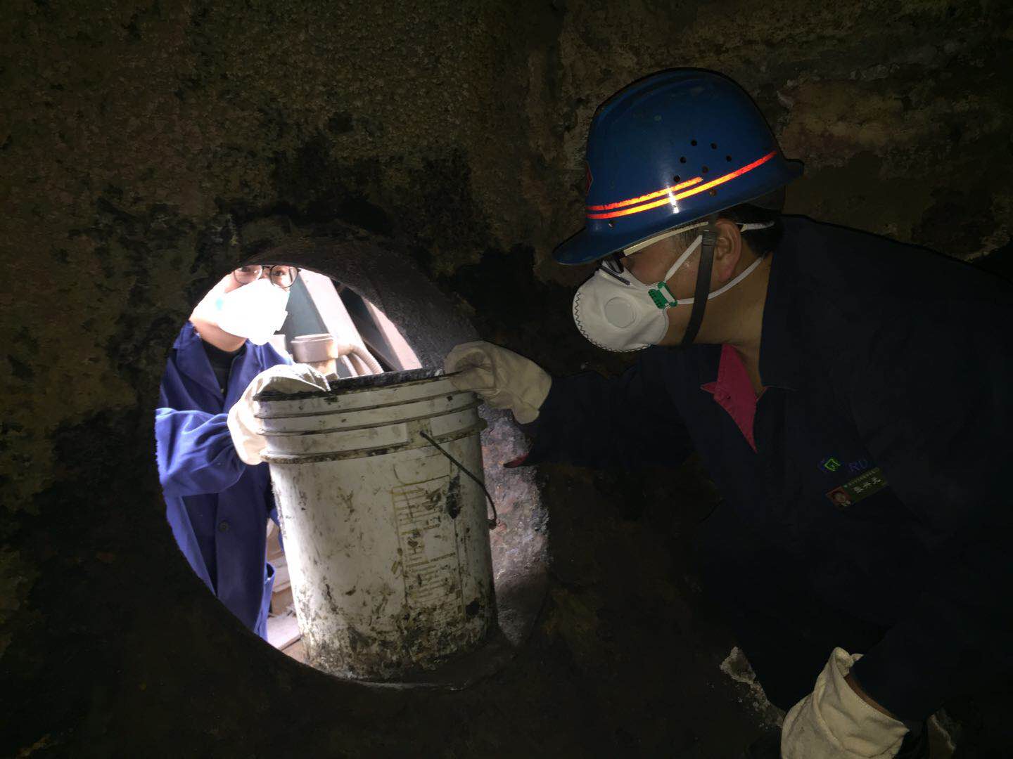 奮戰(zhàn)在檢修中的身影---記華富檢修場景 奮戰(zhàn)在檢修中的身影---記華富檢修場景