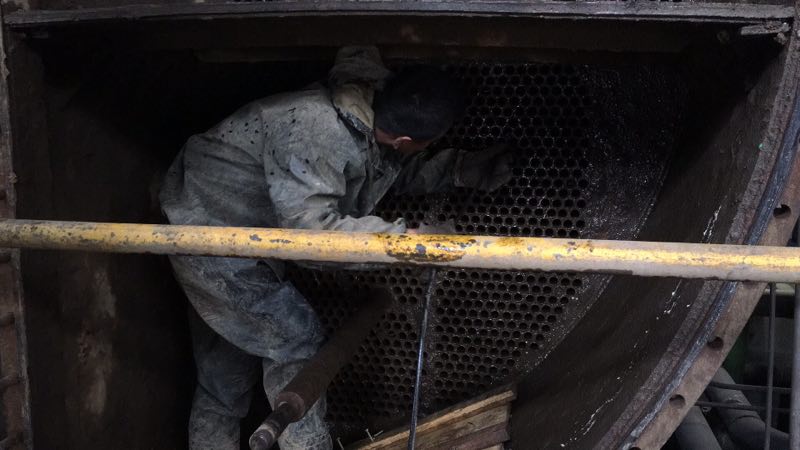 奮戰(zhàn)在檢修中的身影---記華富檢修場景 奮戰(zhàn)在檢修中的身影---記華富檢修場景