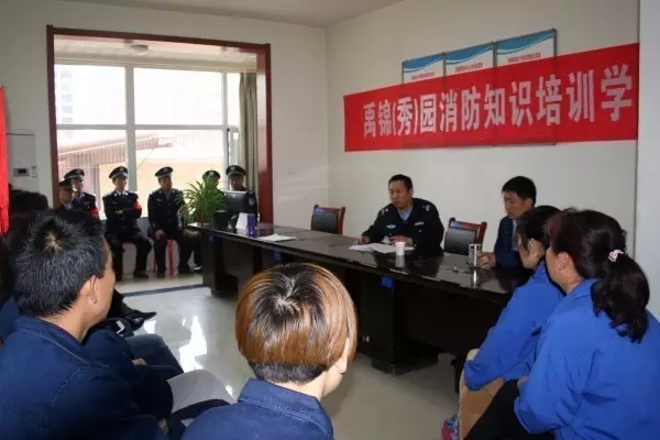 韓城禹錦園小區(qū)積極開(kāi)展消防知識(shí)培訓(xùn)活動(dòng) 韓城禹錦園小區(qū)積極開(kāi)展消防知識(shí)培訓(xùn)活動(dòng)
