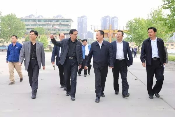 蓮湖區(qū)區(qū)長到西鋼、紅光物流公司視察工作 蓮湖區(qū)區(qū)長到西鋼、紅光物流公司視察工作