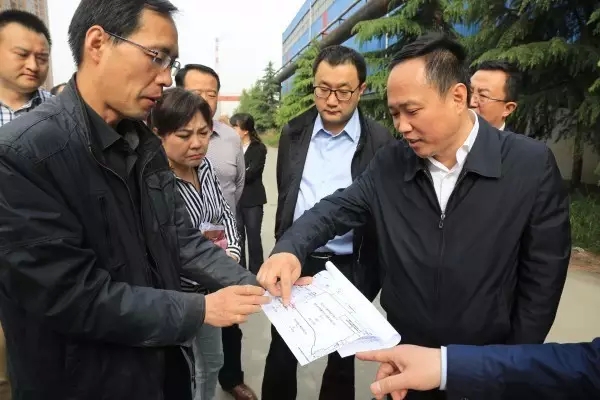 蓮湖區(qū)區(qū)長到西鋼、紅光物流公司視察工作 蓮湖區(qū)區(qū)長到西鋼、紅光物流公司視察工作