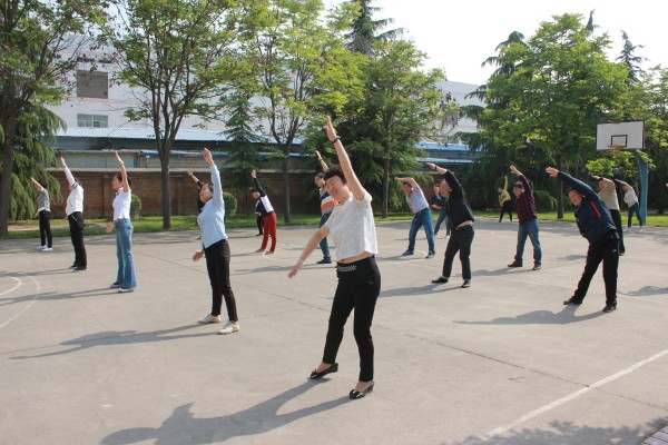 寶軋公司開展工間操活動 寶軋公司開展工間操活動