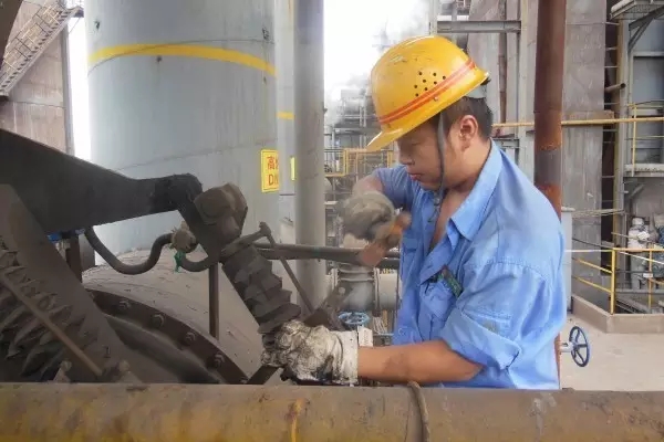 頂“天”立“地”的小高 頂“天”立“地”的小高