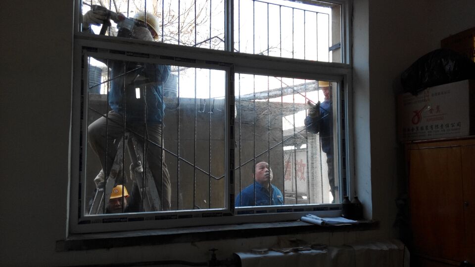 ���L��һȺ�����o����