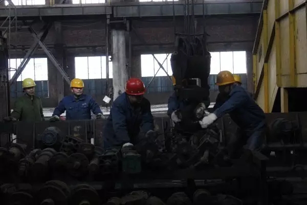 西鋼公司、紅光物流公司 轉(zhuǎn)變經(jīng)營理念 鼓足干勁 全力以赴推動企業(yè)轉(zhuǎn)型發(fā)展 西鋼公司、紅光物流公司 轉(zhuǎn)變經(jīng)營理念 鼓足干勁 全力以赴推動企業(yè)轉(zhuǎn)型發(fā)展