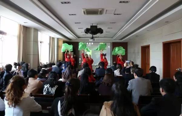 ��䓼��F(tu��n)������Ů��ί�_չϵ�л�ӑcף���ˋDŮ��(ji��)