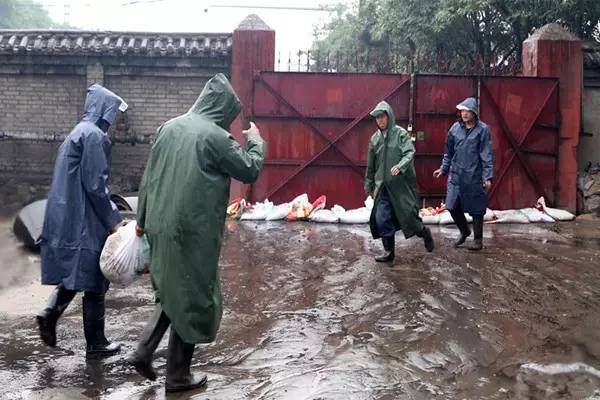 綜合服務(wù)公司積極開展防洪防汛應(yīng)急演練活動(dòng) 綜合服務(wù)公司積極開展防洪防汛應(yīng)急演練活動(dòng)