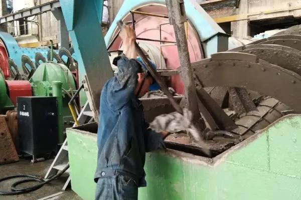 ���ء������h������ɫ��