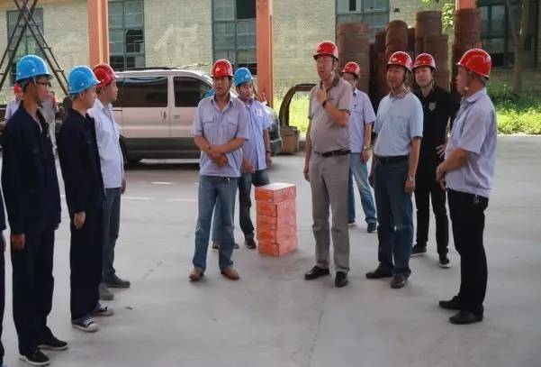 陜鋼集團總經理助理宗衛東到華冶公司慰問送清涼 陜鋼集團總經理助理宗衛東到華冶公司慰問送清涼