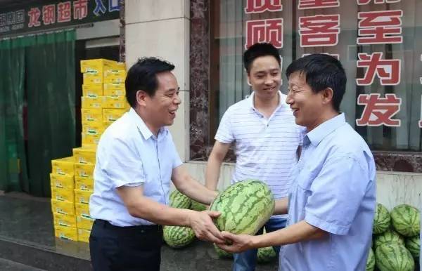 董銀師、劉光明、陳輝赴基層單位慰問送清涼 董銀師、劉光明、陳輝赴基層單位慰問送清涼