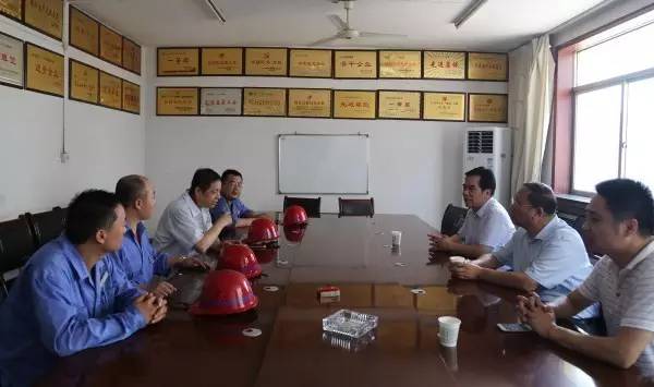 董銀師、劉光明、陳輝赴基層單位慰問送清涼 董銀師、劉光明、陳輝赴基層單位慰問送清涼