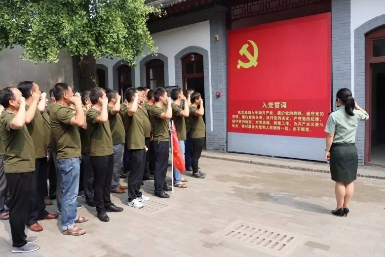 大西溝礦業公司、華冶公司組織開展紀念建軍90周年活動 大西溝礦業公司、華冶公司組織開展紀念建軍90周年活動