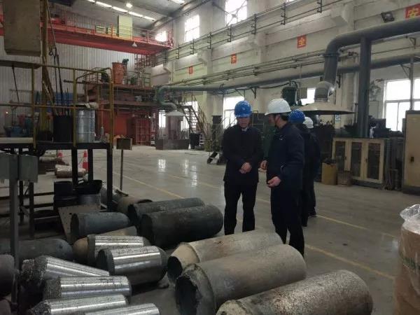 ������һ�и�������й��ܲ��Ϲɷ����޹�˾�����{��