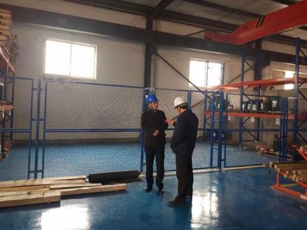 ������һ�и�������й��ܲ��Ϲɷ����޹�˾�����{��