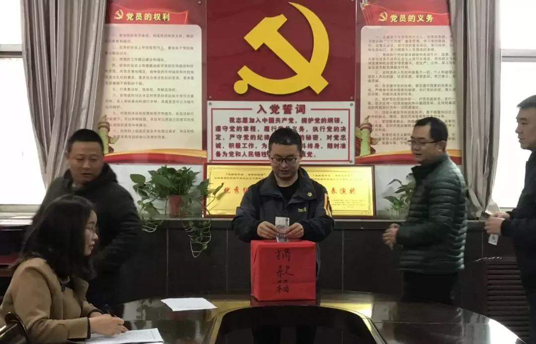 讓愛溫暖這個寒冬 ——龍鋼集團“10元關愛行動”主題活動側記 讓愛溫暖這個寒冬 ——龍鋼集團“10元關愛行動”主題活動側記