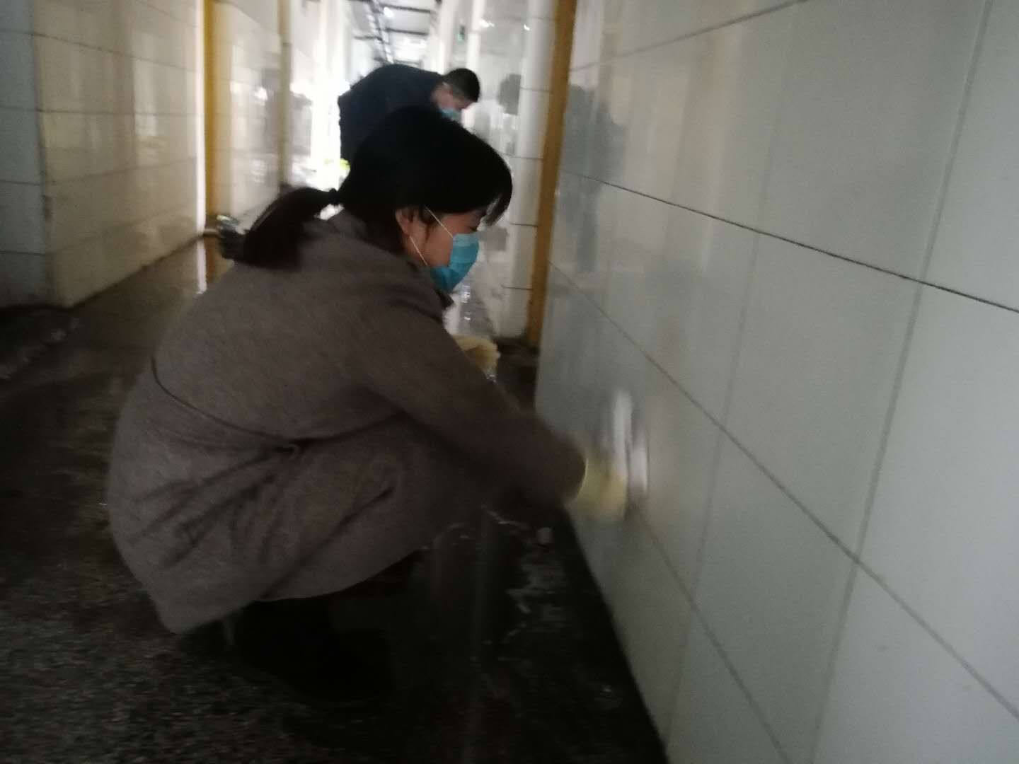 青春戰“疫”——職工公寓樓的“防疫戰” 青春戰“疫”——職工公寓樓的“防疫戰”