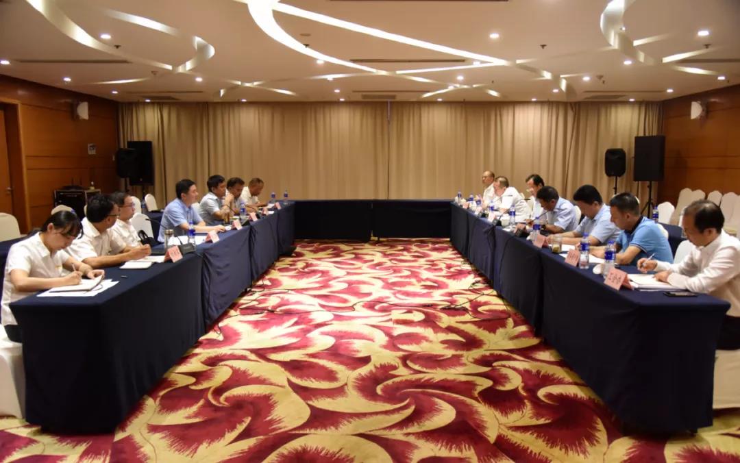 龍鋼集團(tuán)三家雙管單位召開(kāi)“黨建領(lǐng)航、班子引領(lǐng)，干部走在前列”領(lǐng)導(dǎo)班子“三基三對(duì)標(biāo)” 工作述職會(huì)