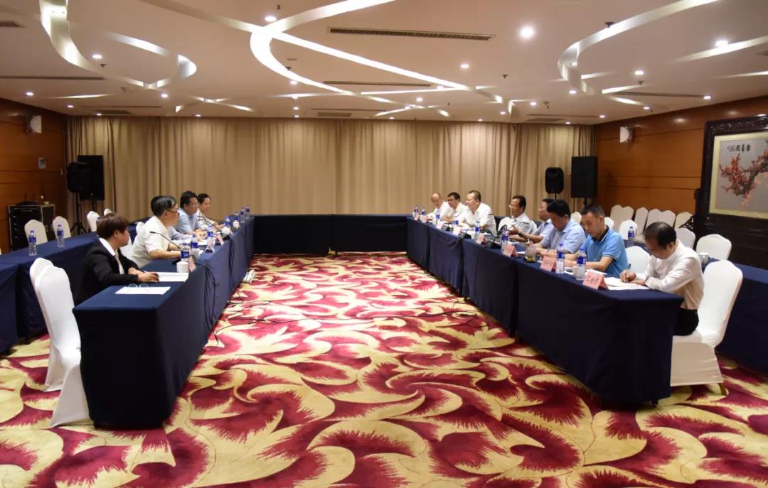 龍鋼集團(tuán)三家雙管單位召開(kāi)“黨建領(lǐng)航、班子引領(lǐng)，干部走在前列”領(lǐng)導(dǎo)班子“三基三對(duì)標(biāo)” 工作述職會(huì)