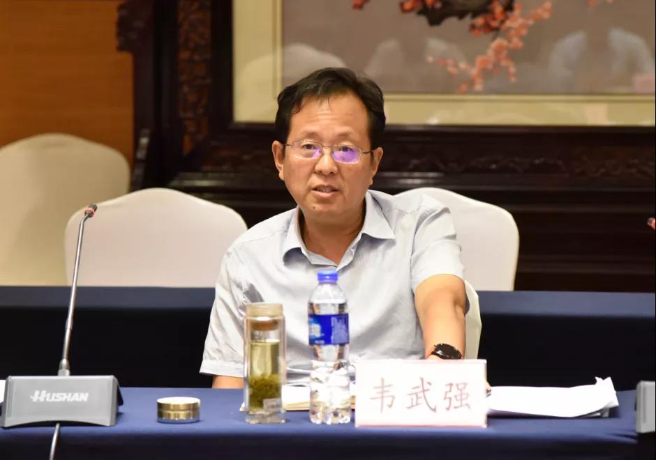 龍鋼集團(tuán)三家雙管單位召開(kāi)“黨建領(lǐng)航、班子引領(lǐng)，干部走在前列”領(lǐng)導(dǎo)班子“三基三對(duì)標(biāo)” 工作述職會(huì)