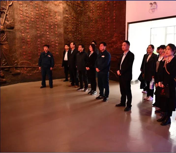 ����(bi��o)�����W(xu��)���M(j��n) �_�ع�����˼·������䓼��F(tu��n)�hȺϵ�y(t��ng)�_չ����(bi��o)�W(xu��)��(x��)